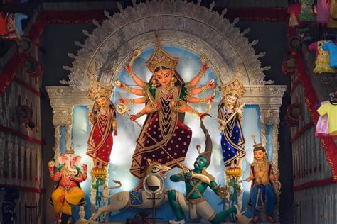 Durga Puja Pandals 2023: 6 Iconic Pandals in Kolkata that Pandal ...