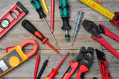 Top 15 Essential Electrician Tools for Pros [2022 List] - Workiz