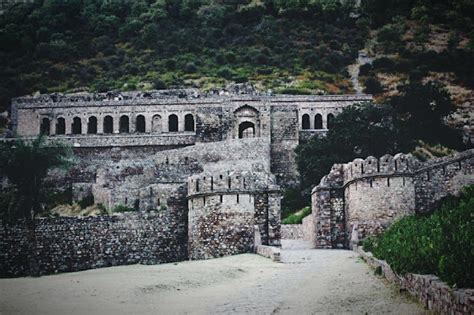 The Haunted Fort Of Bhangarh – A Cursed Ghost Town In Rajasthan