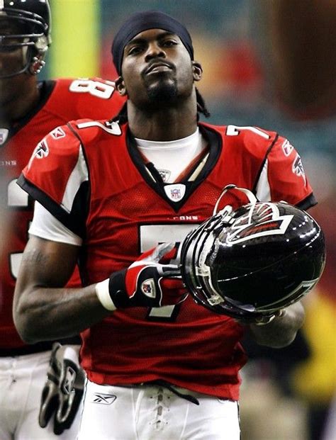 Log in | Tumblr | Michael vick, Nfl football pictures, Mike vick