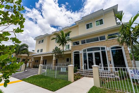 The Best Assisted Living Facilities in Hollywood, FL | AssistedLiving.org