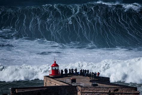 Big Wave Surfing: Nazare *video* | Red Bull Surfing