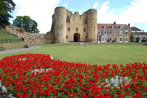 Tonbridge Daily: Promenading At Tonbridge Castle