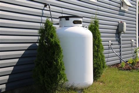 Réservoir de propane dans sa cour : règles d’installation | Patios et ...