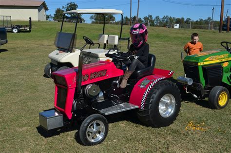 Lawn-Tractor Pull