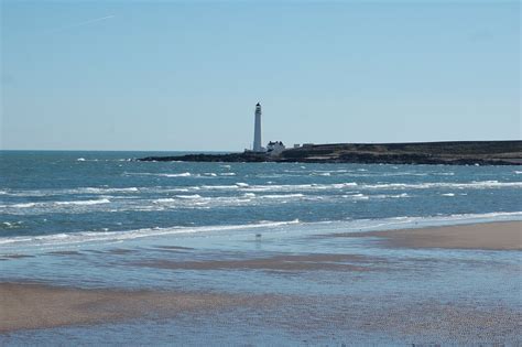 Montrose Beach - Photo "Scurdie Ness Lighthouse Montrose." :: British ...