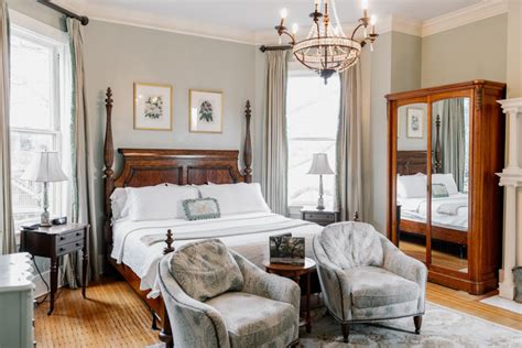 Historic, Luxury Guest Rooms in Savannah, GA