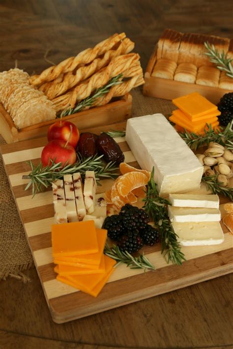 50 Things To Have On Your Thanksgiving Cheese Platter | It's a Lovely Life!