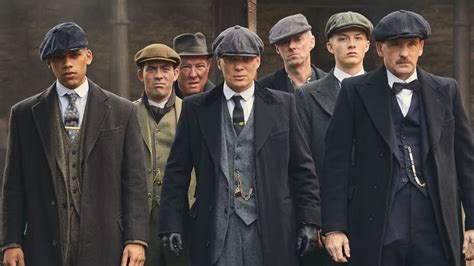 Sötét fellegek gyülekeznek a Shelby-klán felett – Peaky Blinders, 5 ...