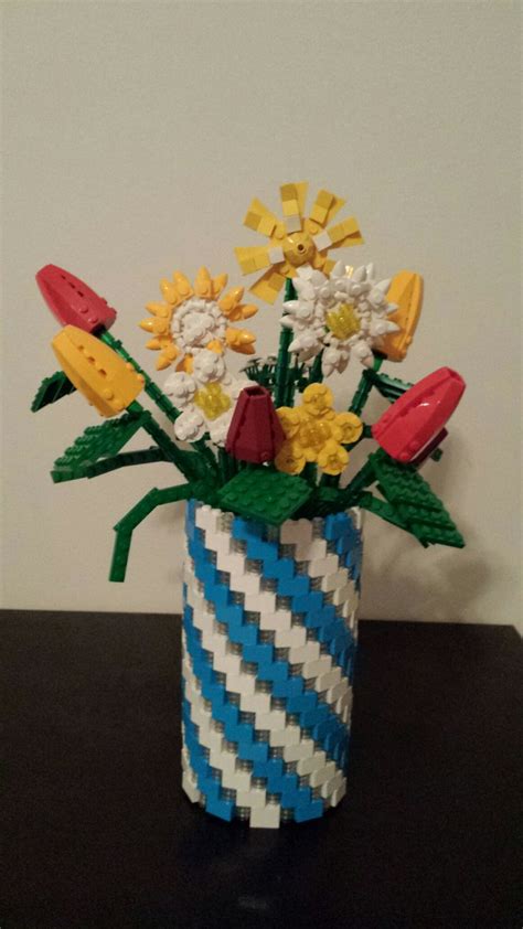 Flower Arrangement and Vase made out of LEGO | Lego flower, Lego craft ...