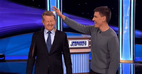 'Jeopardy! Masters' champ James Holzhauer cracks egg on host Ken ...