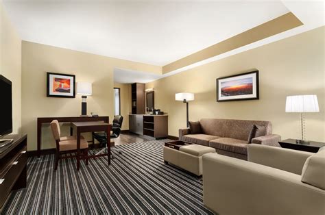 Embassy Suites 2 Room Suite - bestroom.one