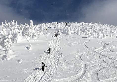 Skiing in Revelstoke – A Guide to Revelstoke Ski Resort