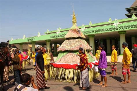 12+ Upacara Adat Jawa Tengah Dan Lengkap Dengan Gambarnya