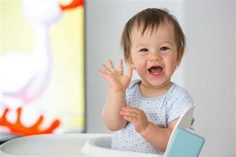 When Will Babies Start Waving Hands? - Being The Parent