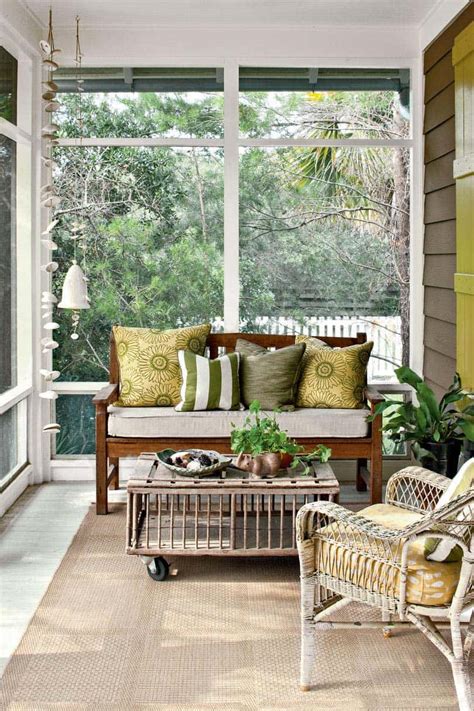 30 Delightful And Intimate Three-Season Screened Porch Ideas in 2021 ...