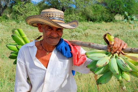 Uribe, el retorno del paramilitarismo, el futuro de Duque y Colombia