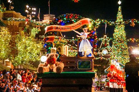 PHOTOS, VIDEO: Watch the Return of ‘A Christmas Fantasy Parade’ at ...