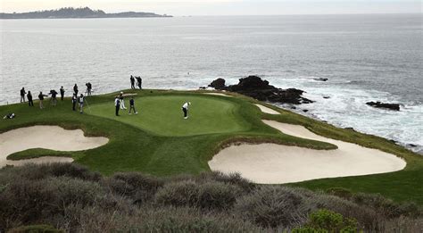 Pebble Beach golf course cost and how to play there