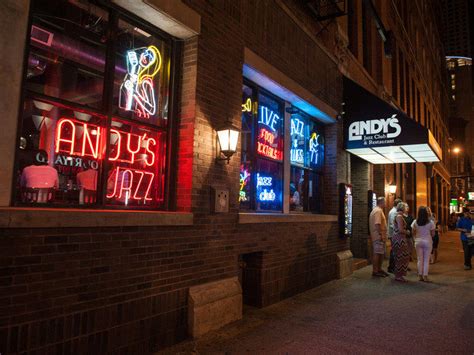 13 Best Jazz Clubs in Chicago for a Swinging Night Out