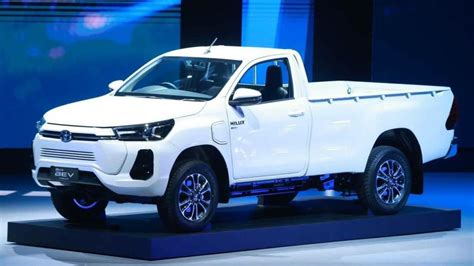 Toyota imagine un pick-up Hilux électrique