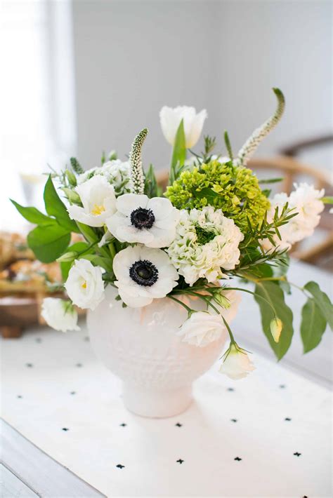 10 Modern Flower Arrangements You Can DIY