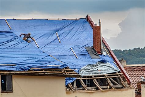 How To Tarp A Roof (The Right Way) And Mitigate Storm Damage - Gouge ...