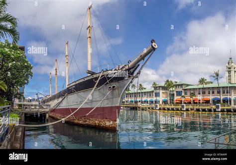 Hawaii ship falls of clyde hi-res stock photography and images - Alamy