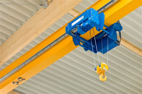 What’s The Difference Between a Hoist and Crane?