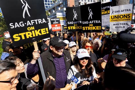 SAG-AFTRA leaders defend AI terms in strike agreement - Los Angeles Times