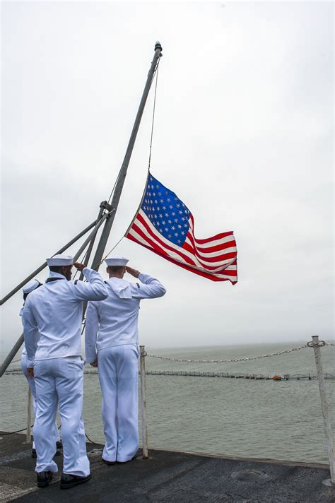 Navy.mil - View Image | Navy, Saluting the flag, I love america