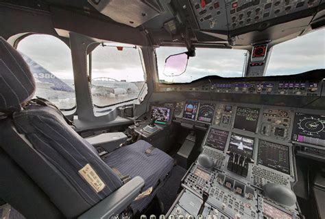 Get a 360 View of An Airbus A380 Flight Deck - AirlineReporter ...