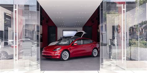 Tesla Expands in Israel with New Store & Service Center