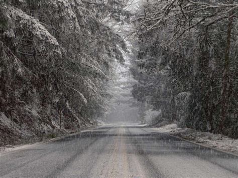 Snow falls above Santa Cruz as major storm nears Bay Area