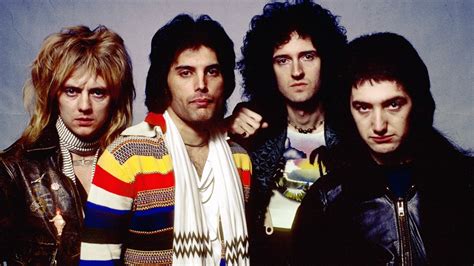 PHOTOS: A look back at Queen performing in the 1970s and 1980s – Metro US