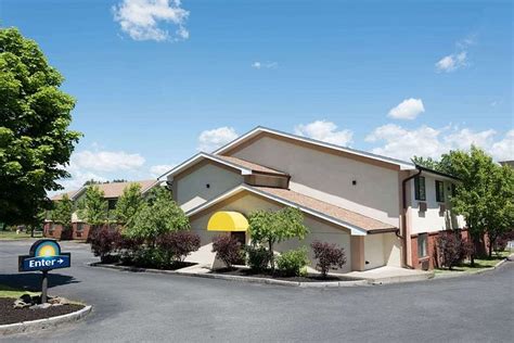 DAYS INN BY WYNDHAM GREENFIELD $91 ($̶1̶0̶8̶) - Updated 2023 Prices ...