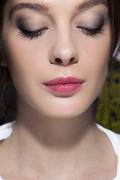 Pink Lipstick: What to Wear With the Bright Lip Color | StyleCaster