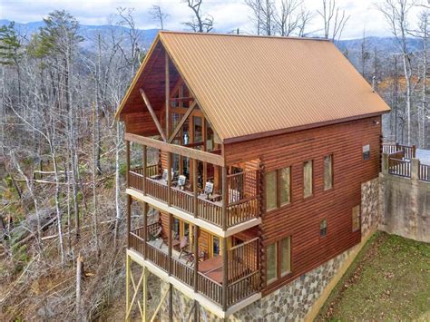 Bear's Eye View Cabin in Gatlinburg w/ 4 BR (Sleeps14)