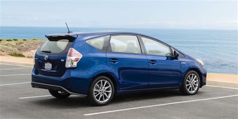 2017 Toyota Prius v | Consumer Guide Auto