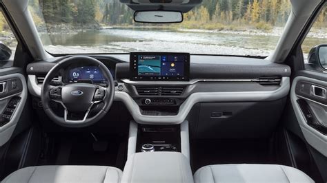 2025 Ford Explorer Gets Facelift, Tech Upgrades - Kelley Blue Book