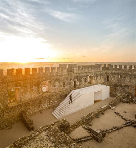 Centro de Visitantes del Castillo de Pombal / COMOCO | ArchDaily México