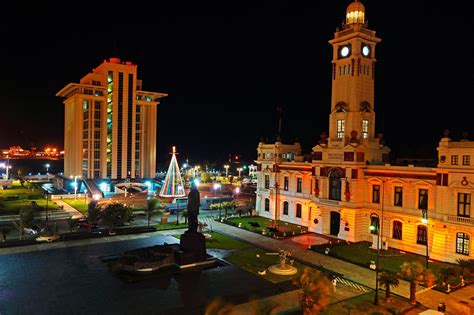 Faro de Veracruz, México | Night city, Mexico, Concrete building