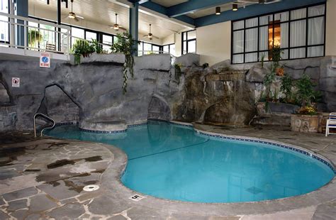 4 Reasons Families Love Our Gatlinburg Hotel with an Indoor Pool