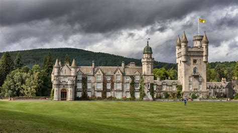 Balmoral Castle: Sommersitz der britischen Königsfamilie in Schottland ...