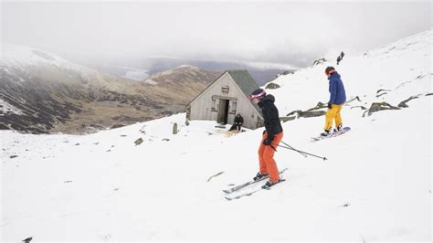 Snow in May: Lake District skiers 'giddy' in unseasonal weather - BBC News