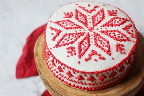 Vegan Christmas Cake - Supper in the Suburbs