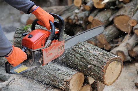 How to Handle a Chainsaw – Strat Training