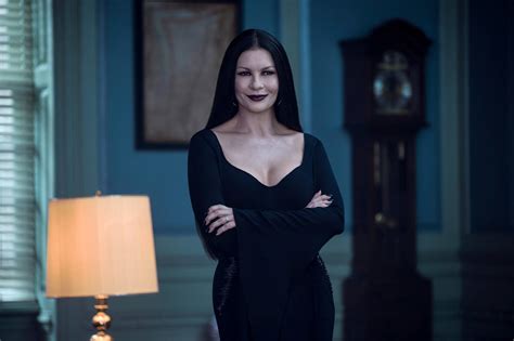 Catherine Zeta-Jones ressuscita Mortícia Addams no streaming