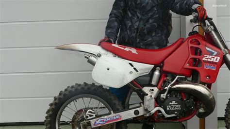 Honda CR250R 2-Stroke Coldstart Warmup - YouTube