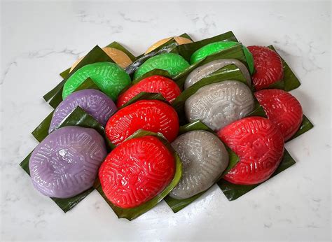 Ang Ku Kueh (16pc) in Celebration Box › Ji Xiang Confectionery